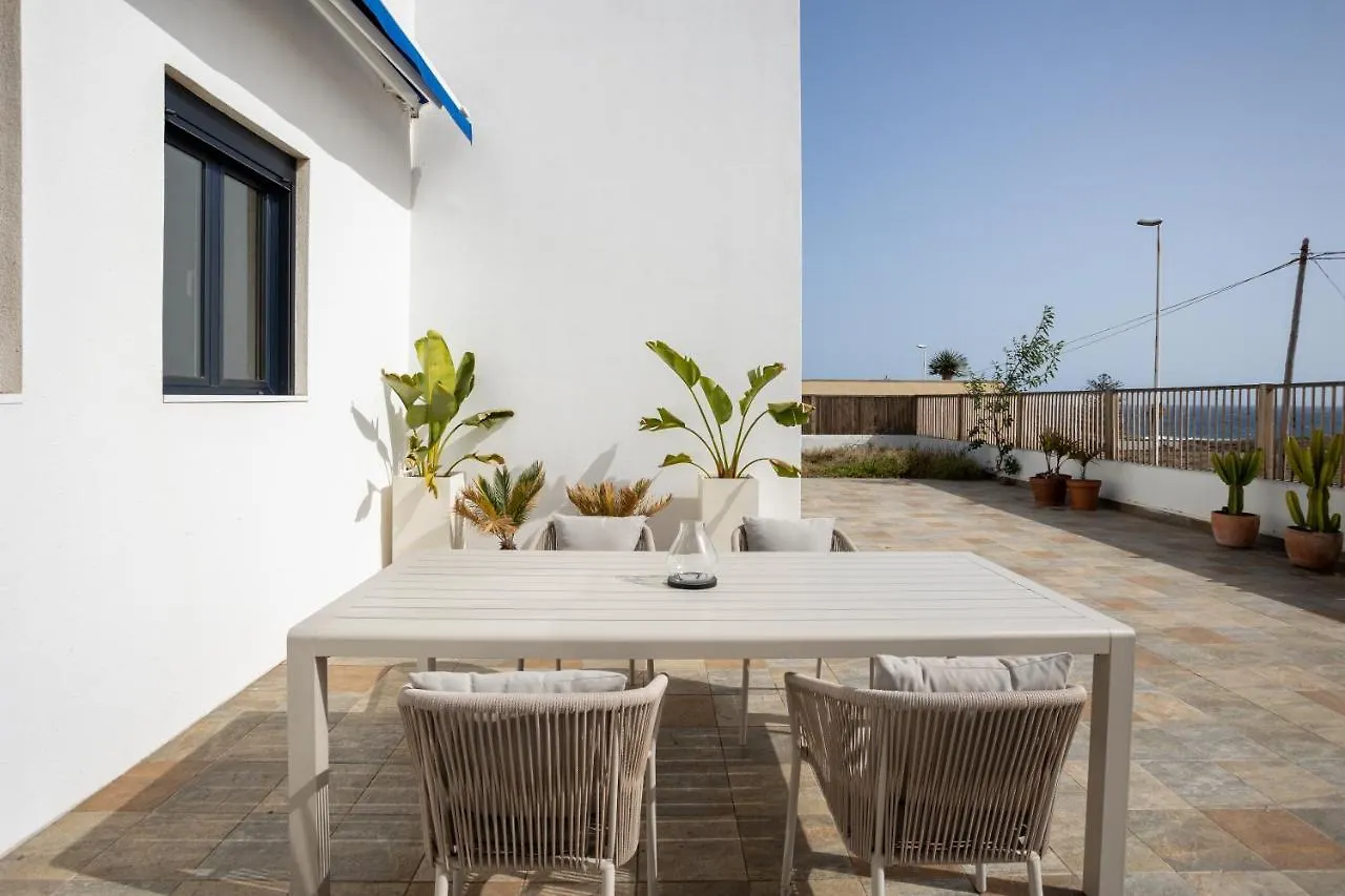 Villa Arizona - 3-Bedroom House By The Sea location